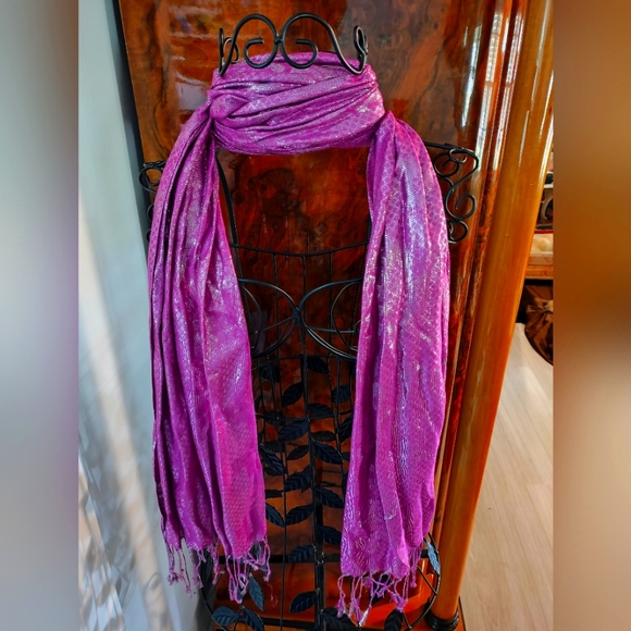 LOFT Accessories - Stunning shimmer scarf with fringe